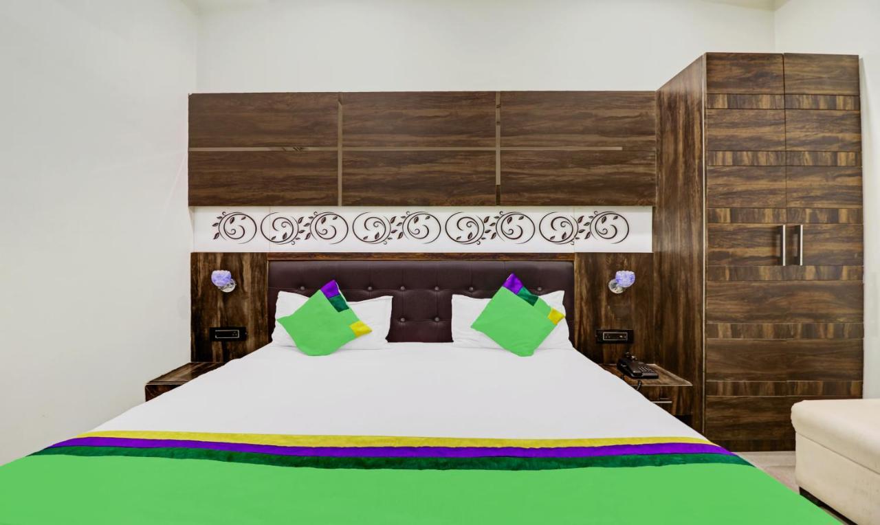 Itsy Hotels Anjali Mahal 500, Mtrs From Mathura Railway Station מראה חיצוני תמונה