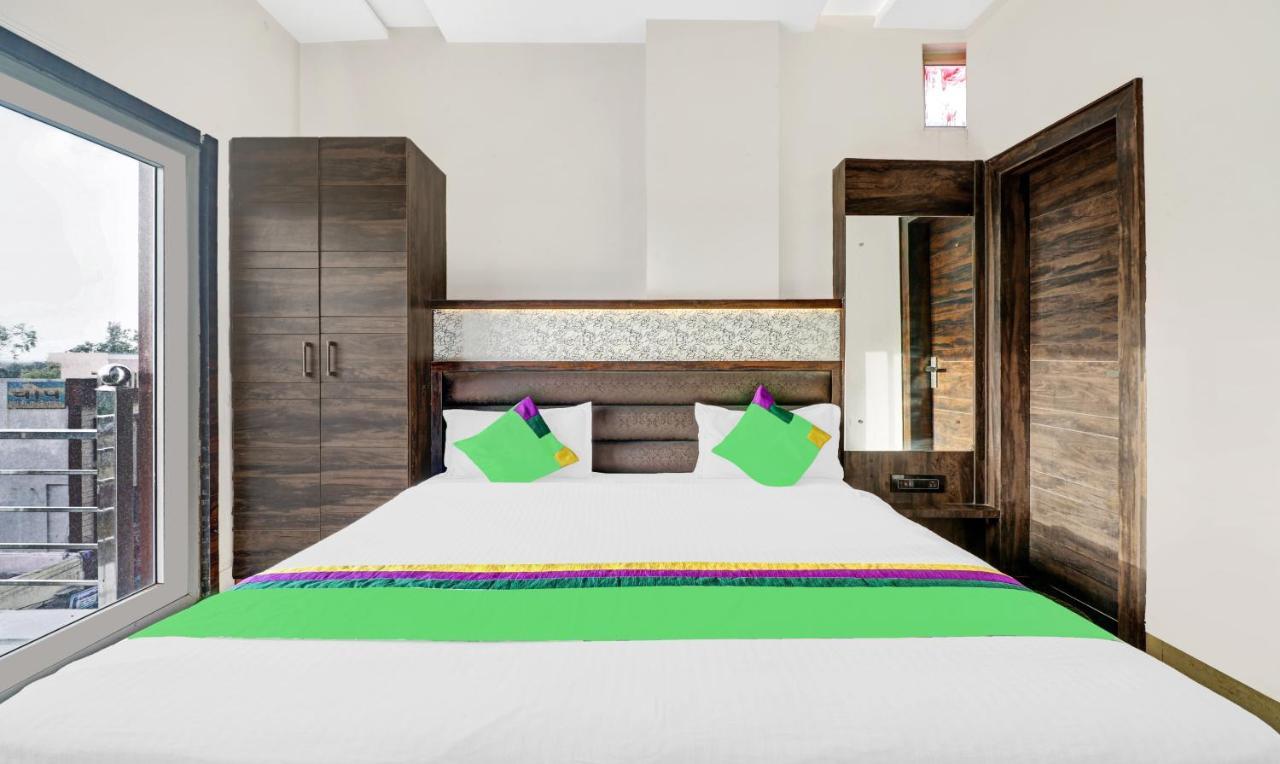 Itsy Hotels Anjali Mahal 500, Mtrs From Mathura Railway Station מראה חיצוני תמונה