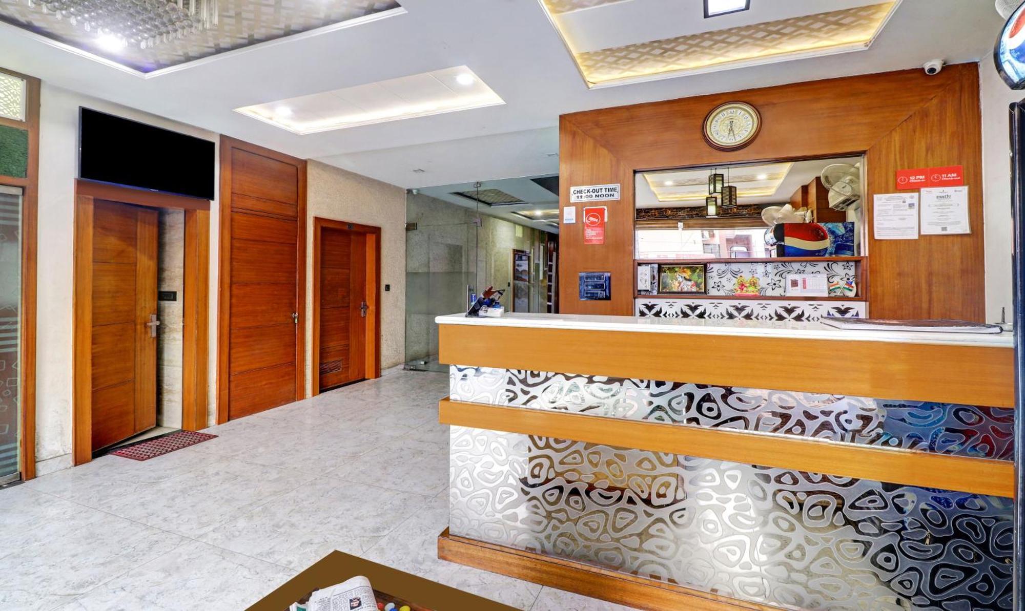 Itsy Hotels Anjali Mahal 500, Mtrs From Mathura Railway Station מראה חיצוני תמונה
