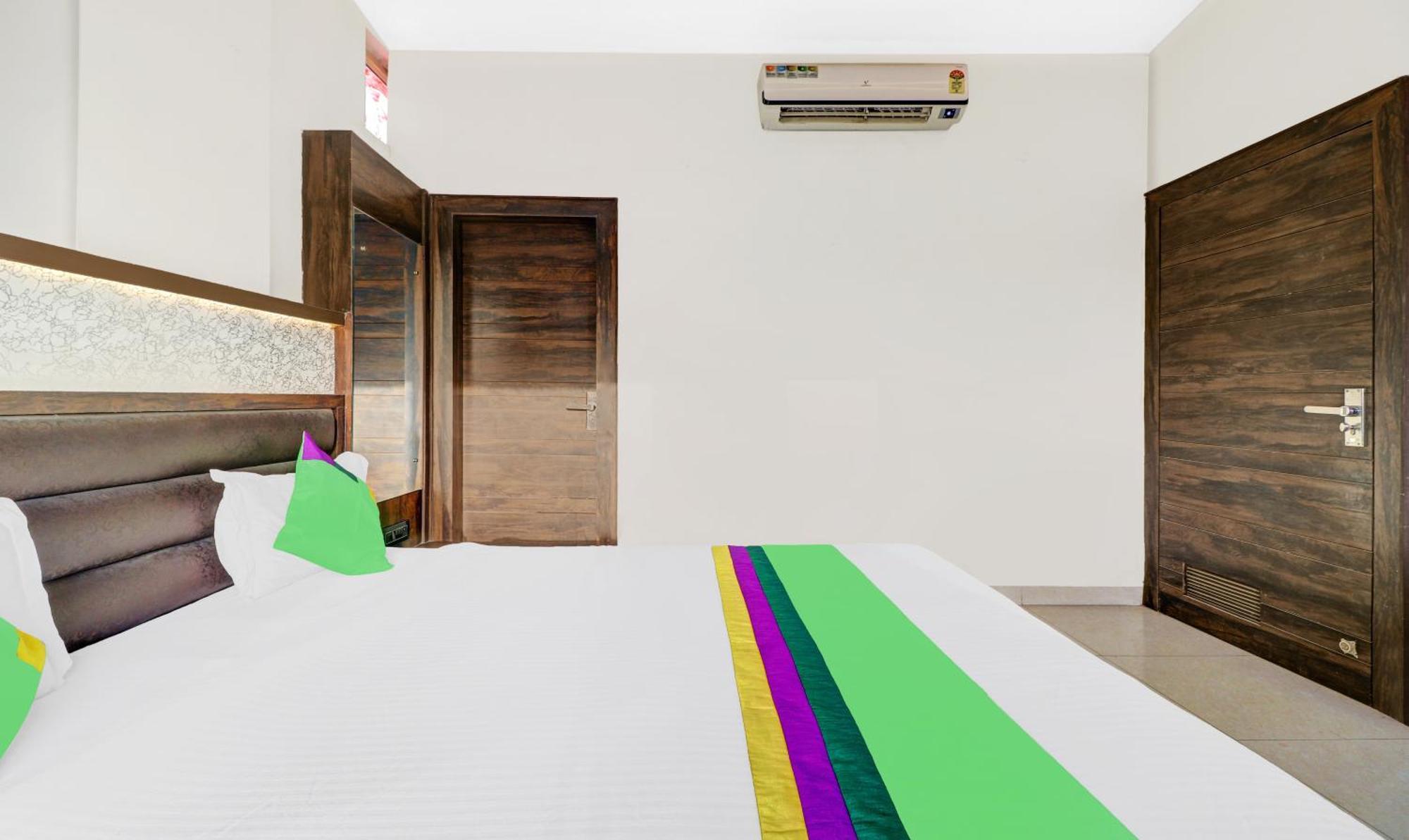 Itsy Hotels Anjali Mahal 500, Mtrs From Mathura Railway Station מראה חיצוני תמונה