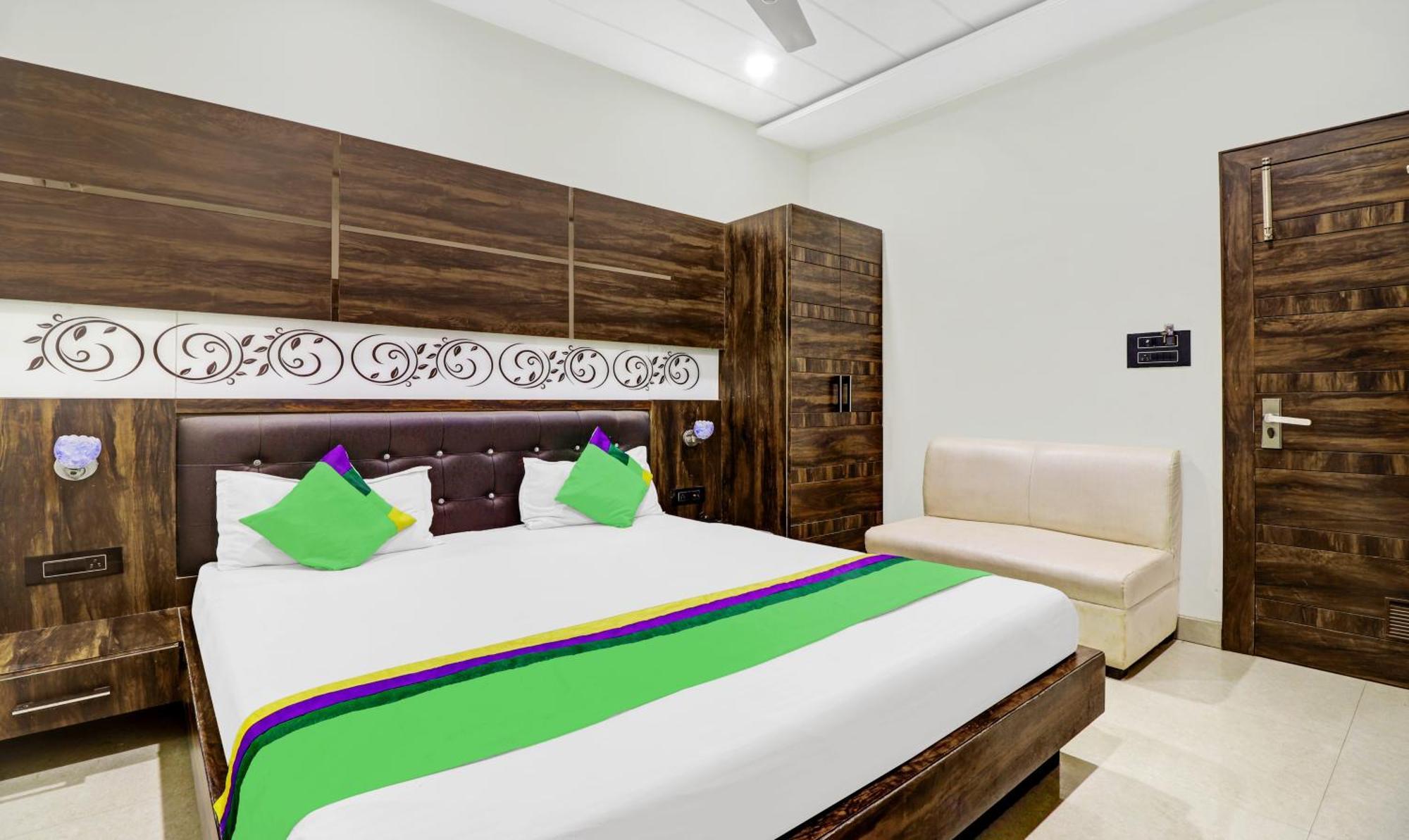 Itsy Hotels Anjali Mahal 500, Mtrs From Mathura Railway Station מראה חיצוני תמונה