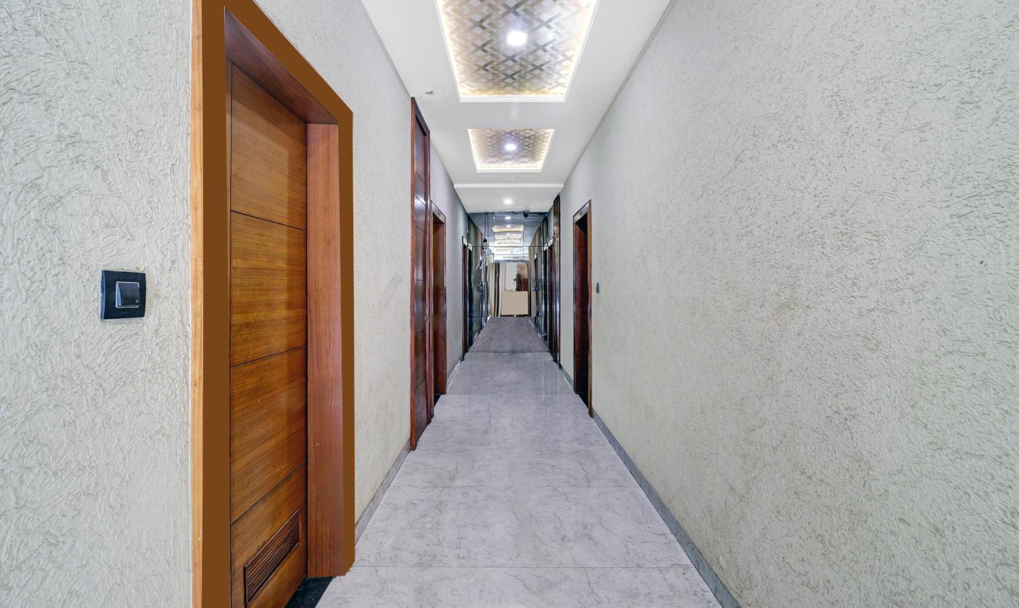 Itsy Hotels Anjali Mahal 500, Mtrs From Mathura Railway Station מראה חיצוני תמונה