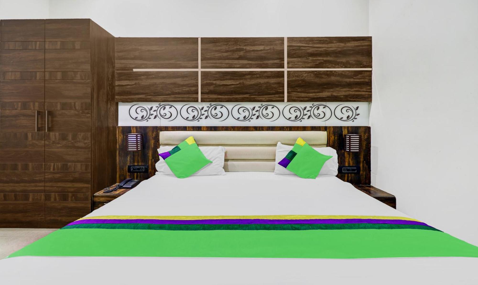 Itsy Hotels Anjali Mahal 500, Mtrs From Mathura Railway Station מראה חיצוני תמונה