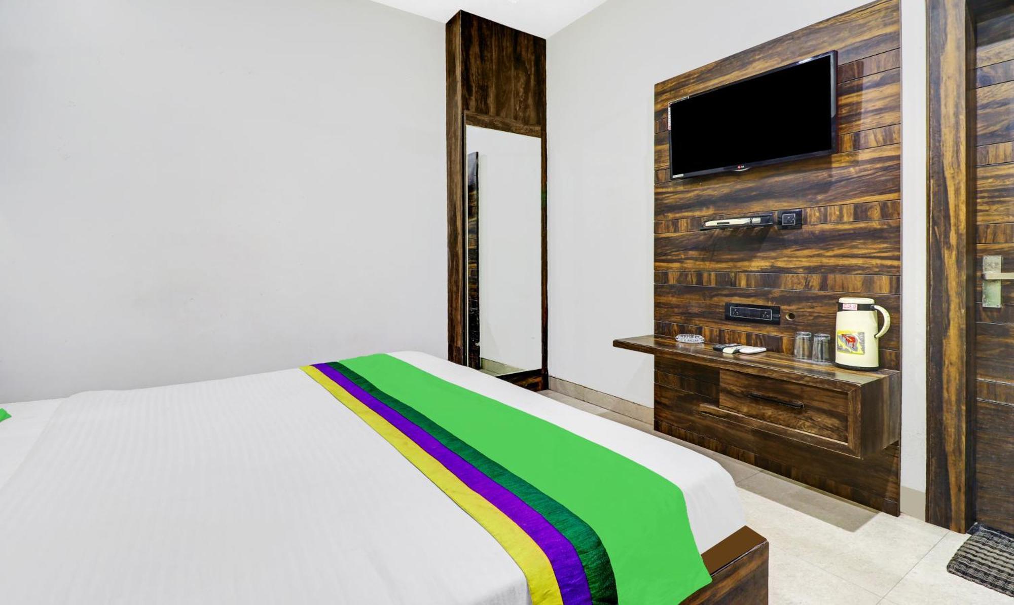 Itsy Hotels Anjali Mahal 500, Mtrs From Mathura Railway Station מראה חיצוני תמונה