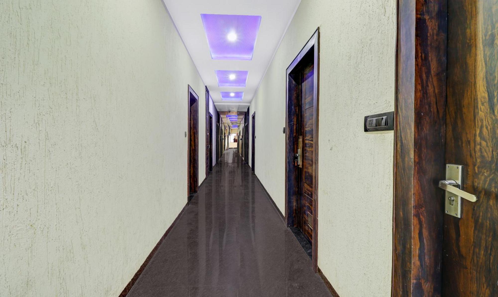 Itsy Hotels Anjali Mahal 500, Mtrs From Mathura Railway Station מראה חיצוני תמונה
