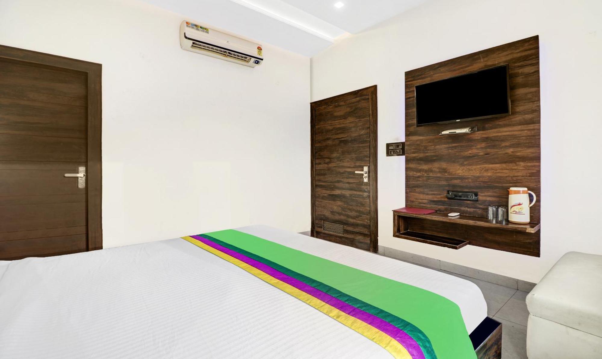 Itsy Hotels Anjali Mahal 500, Mtrs From Mathura Railway Station מראה חיצוני תמונה