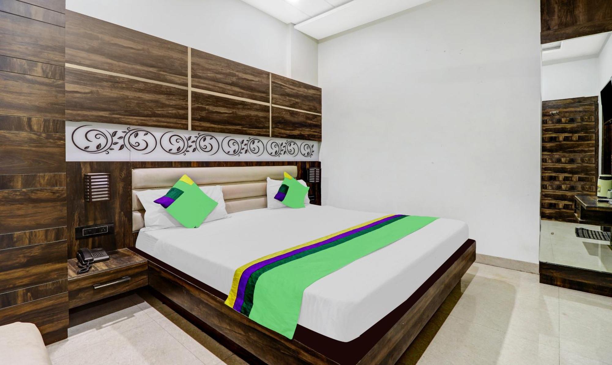 Itsy Hotels Anjali Mahal 500, Mtrs From Mathura Railway Station מראה חיצוני תמונה