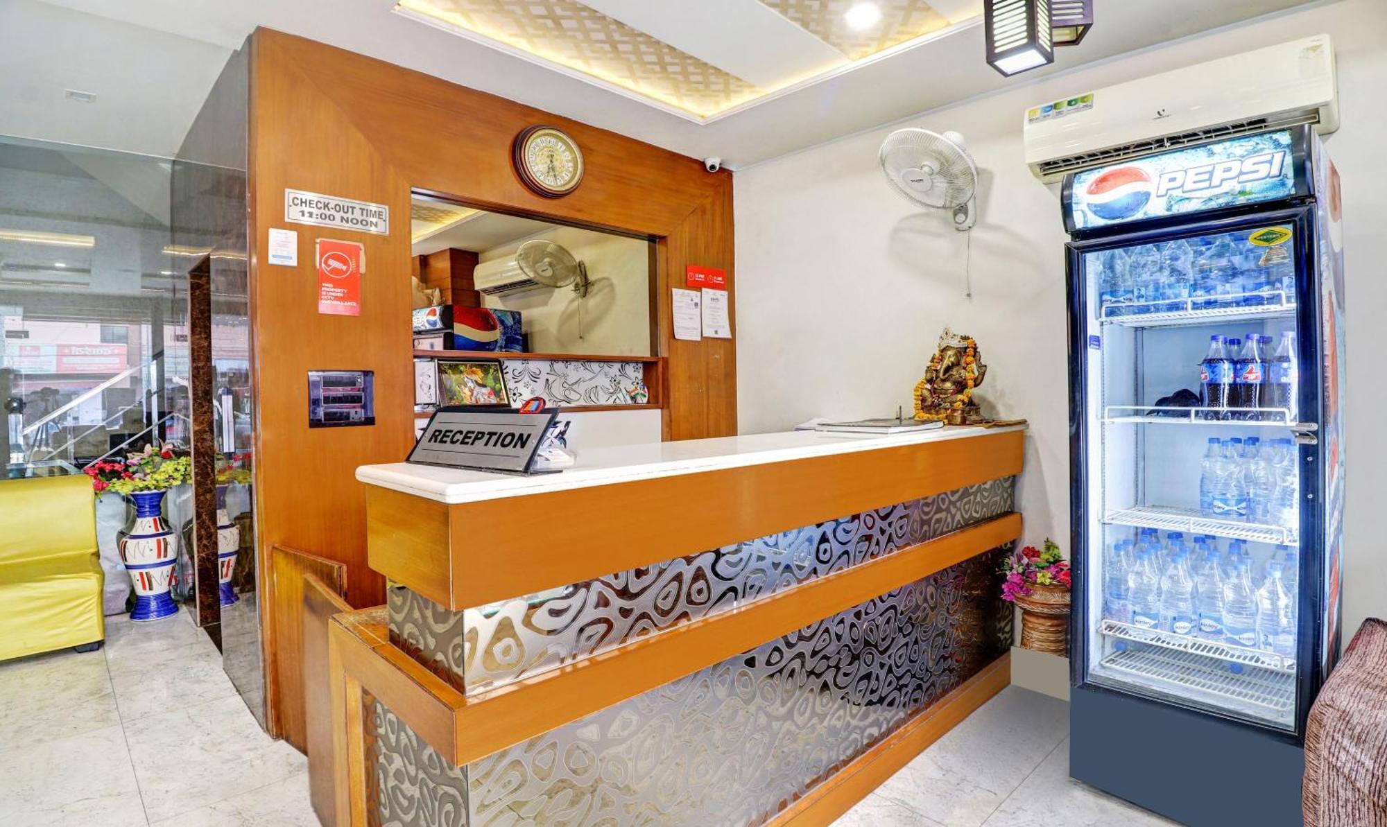 Itsy Hotels Anjali Mahal 500, Mtrs From Mathura Railway Station מראה חיצוני תמונה