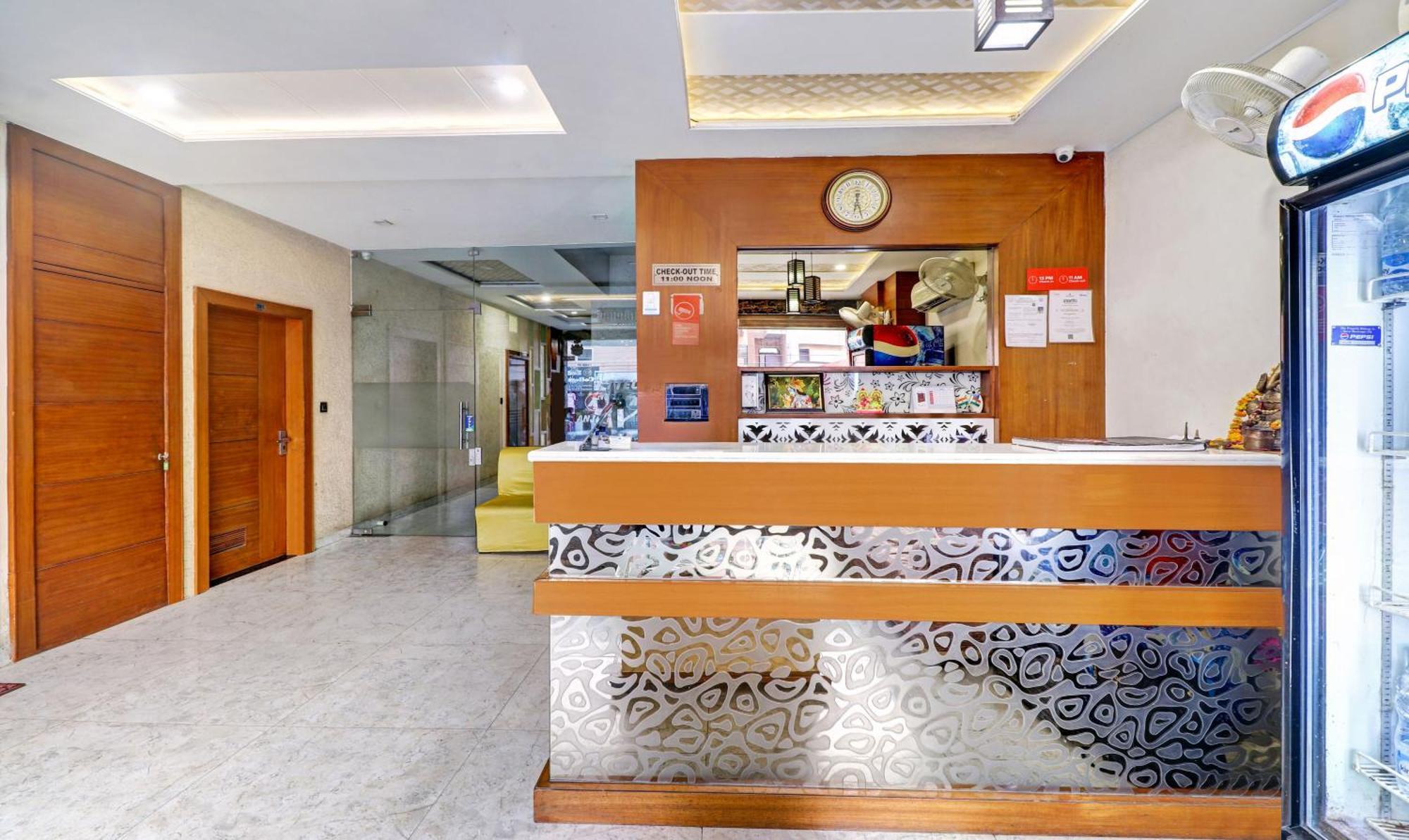 Itsy Hotels Anjali Mahal 500, Mtrs From Mathura Railway Station מראה חיצוני תמונה